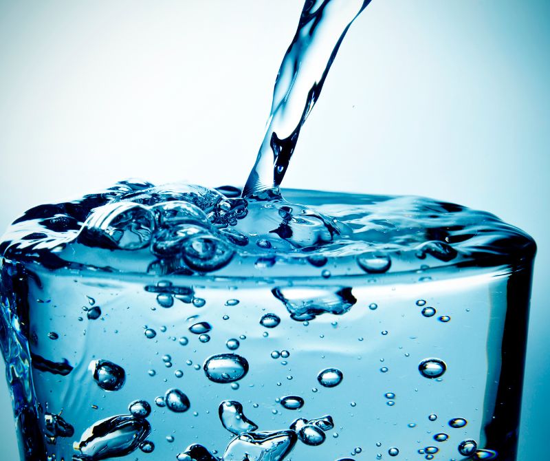 <p>Le nostre soluzioni di filtri offrono un modo efficiente e sostenibile per migliorare la qualità dell’acqua del rubinetto, garantendo una bevanda fresca e purificata. I nostri filtri avanzati riducono impurità, cloro e odori, fornendo un’acqua cristallina e dal sapore ottimale. Inoltre, approfitta dell’offerta esclusiva Sodastream per gasare l’acqua direttamente a casa tua, trasformandola in una bevanda frizzante e personalizzata. Rendi ogni sorso un’esperienza di freschezza e gusto, contribuendo anche alla riduzione dei rifiuti di plastica. Investi nella tua salute e nell’ambiente con le nostre soluzioni all’avanguardia.</p>
